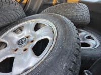 THIS HR-V AWD HAS ONLY DRIVEN AN AVERAGE OF 014000KMS PER YEAR! LOW KMS HONDA RELIABILITY, LOADED WI... (image 6)