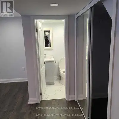 LOWER - 21 STOOKES CRESCENT Richmond Hill (Jefferson), Ontario