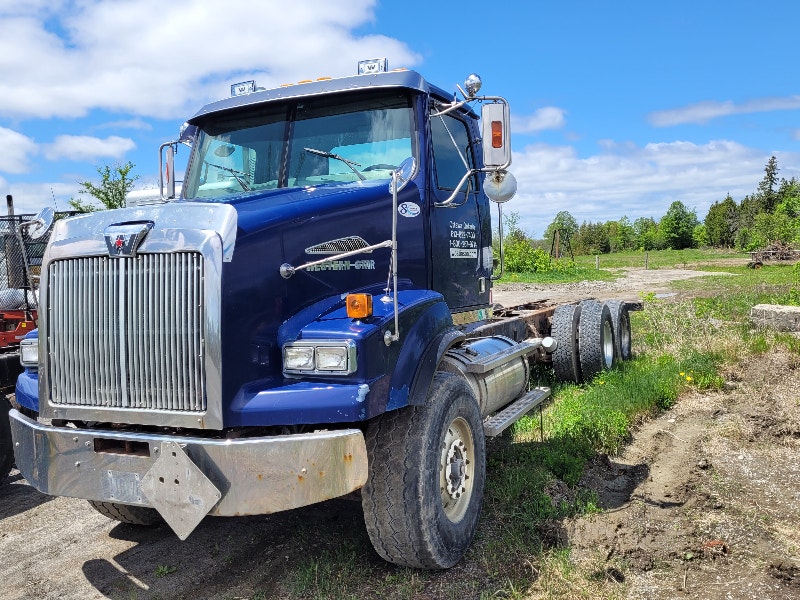 Tandem Cab and Chassis heavy axles 2010 Western Star 4900 Heavy Trucks Ottawa Kijiji