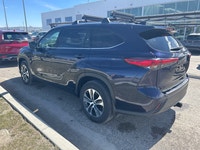 Welcome to Country Hills Volkswagen 2022 Toyota Highlander XLE AWD Our team of knowledgeable profess... (image 2)