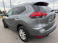 2017 NISSAN ROGUE SV PKG AWD GORGEOUS CLEAN CARFAX REV CAM HEATED SEATS ONLY $148.63 BI WEEKLY WITH... (image 4)