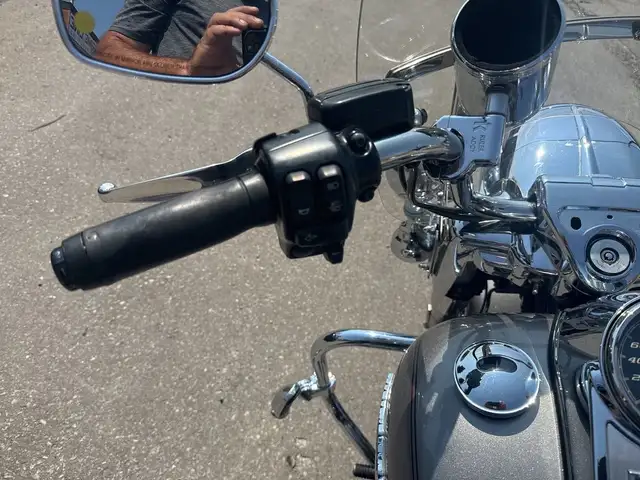 2017 Harley-Davidson Road King ~ VANCE & HINES ~ CANADIAN ~ 107C in Sport Touring in City of Toronto - Image 24