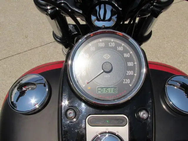 2014 Harley-Davidson FXR Dyna Touring FXDF Fat Bob in Sport Touring in Leamington - Image 29