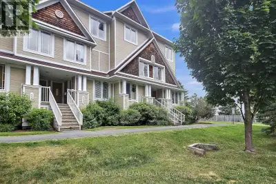 Welcome to this beautifully maintained, sun-filled upper end unit with 2 spacious bedrooms and 3 bat...