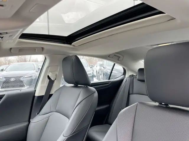 2024 Lexus ES 350 Premium / Cuir / Toit ouvrant / Camera Bien Éq in Cars & Trucks in Laval / North Shore - Image 30