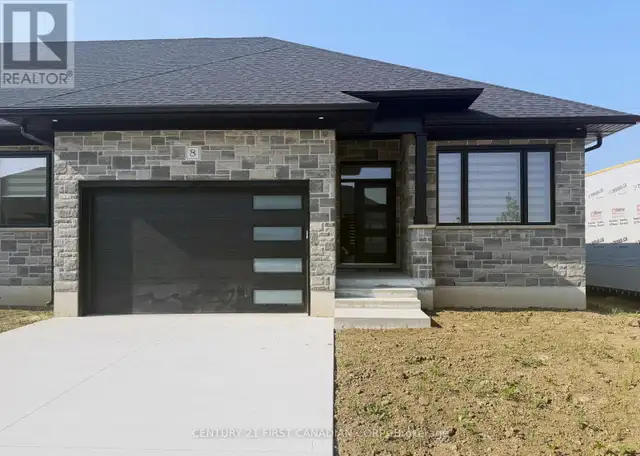 8 - 32 POSTMA CRESCENT North Middlesex (Ailsa Craig), Ontario in Houses for Sale in Grand Bend - Image 3