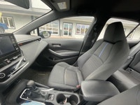 Discover the 2020 Toyota Corolla SE in a vibrant blue finish, featuring front-wheel drive and except... (image 8)