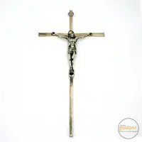 Crucifix mural en métal doré