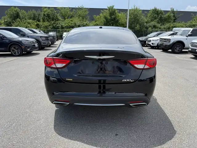 2016 Chrysler 200517607614066216964