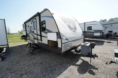 Welcome to Longhaul Trailer Sales Inc 2015 CrossRoads RV Sunset Trail Super Lite ...