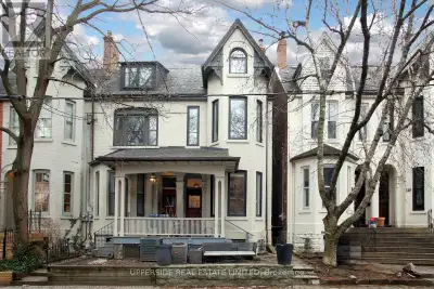Welcome to 153 Collier St nestled in Rosedale, next to the charming Yorkville District. Located on o...