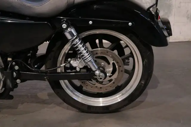 2014 Harley-Davidson SPORTSTER SUPERLOW XL883L in Sport Bikes in Ottawa - Image 10