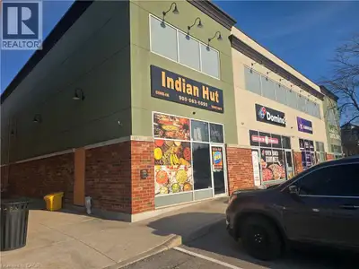 Restaurant opportunity in a bright, high-visibility unit located in the busy Lincoln Square in Beams...