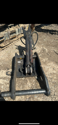 250-260 Excavator thumb and cylinder assembly