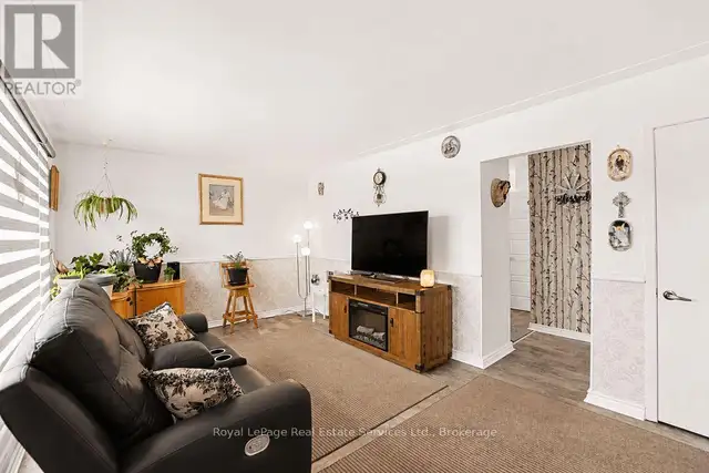 334 TRAGINA AVENUE N Hamilton (Homeside), Ontario in Houses for Sale in Oakville / Halton Region - Image 8