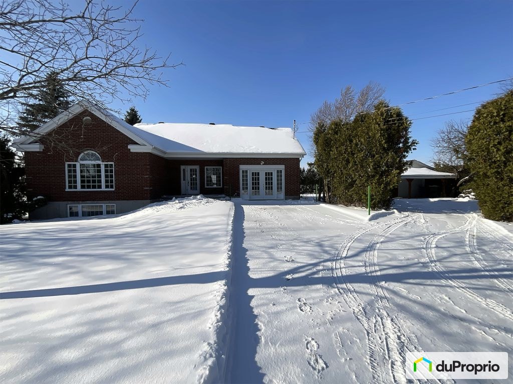 $750,000 - Bungalow for sale in St-Marc-sur-Richelieu — photo 1