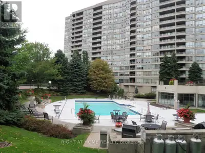 Adult Living at the sought after Discovery Place II Condominium! This Rarely Offered Raleigh 2 Model...