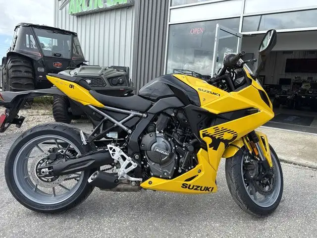 2025 Suzuki GSX-8R in Sport Bikes in Winnipeg - Image 2