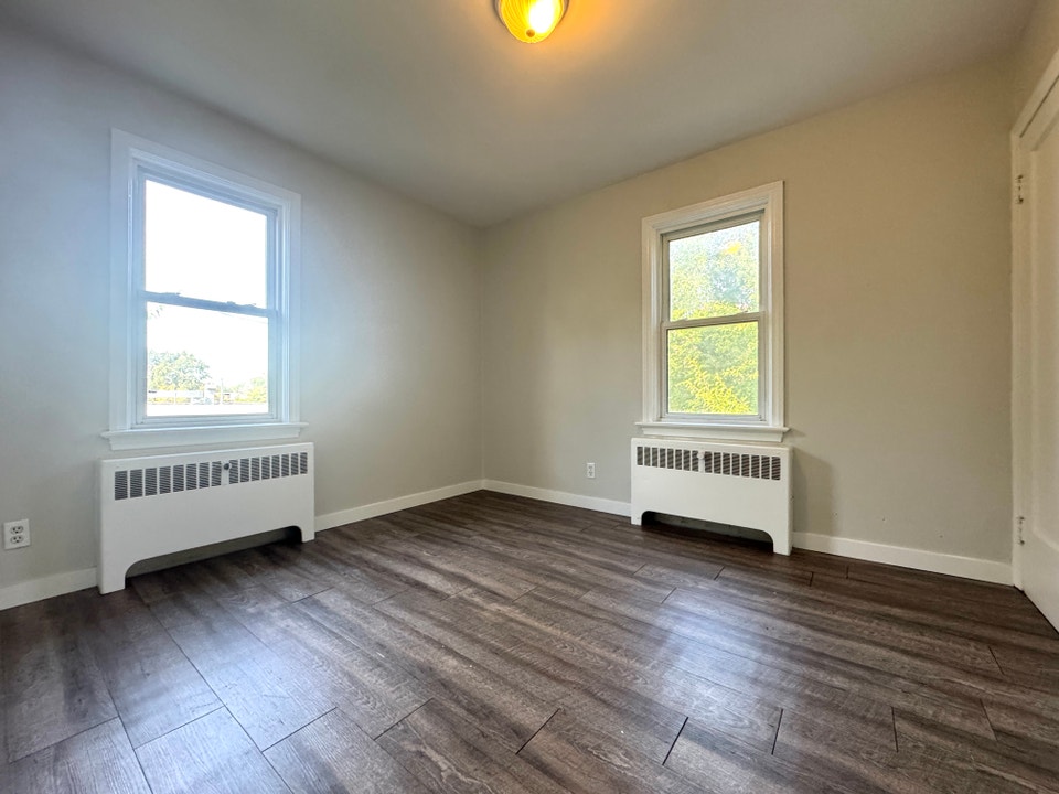 Recently Renovated 1 Bedroom 1 Bathroom Apartment! 3