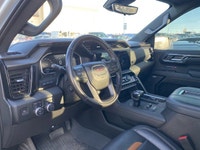 CLEAN CARFAX, Heated and Cooled Front Seats, 360 Camera, SUNROOF, Head Up Display, Dual Climate Zone... (image 2)