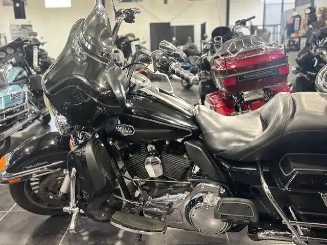 2010 Harley-Davidson Electra Glide Ultra Classic in Street, Cruisers & Choppers in Sudbury - Image 10