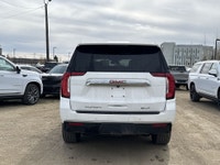 AMVIC Licensed Dealer * HD Surround Vision * Panoramic Sunroof * Second Row Heated Seats & Steering... (image 6)