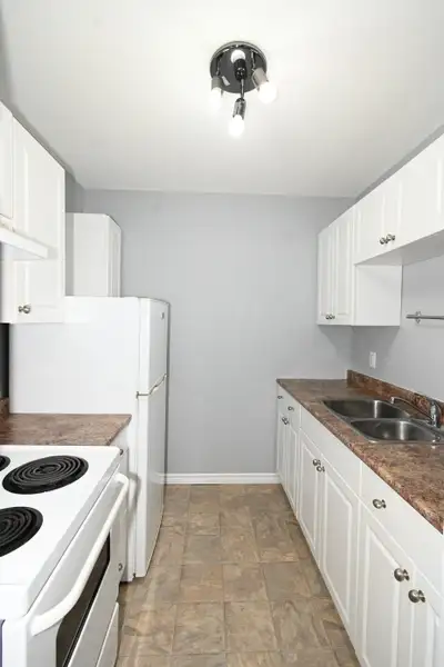 4280 Quentin Avenue - 310 This top-floor 1 bedroom 1 bathroom apartment is located at 310-4280 Quent...