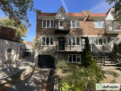 Magnifique duplex entièrement rénové, situé au coeur du quartier recherché d'Ahuntsic. Offrant une o...