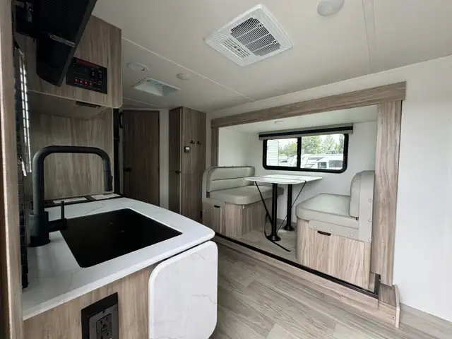2025 Winnebago M-SERIES 2326MBBH in Travel Trailers & Campers in Terrace - Image 15