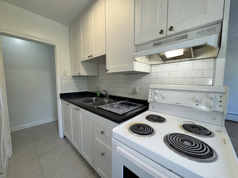 Charming 2 Bedroom Apartment on Shirley Ave. 4