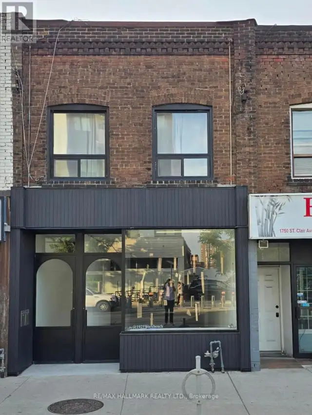 MAIN - 1752 ST CLAIR AVENUE W Toronto (Weston-Pellam Park), Onta in Commercial & Office Space for Rent in City of Toronto - Image 3