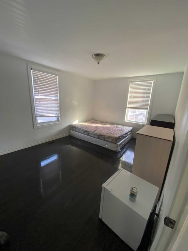 $1200 Bedroom for Rent! Toronto - Downtown - All inclusive in Room Rentals & Roommates in City of Toronto - Image 4