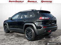 Apple Carplay / Android Auto, 1 Owner, Clean Accident History Report, Low Kms, 3.517 Axle Ratio, 6 S... (image 3)