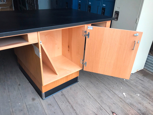 Îlot de laboratoire (table) dans Commodes et armoires  à Drummondville - Image 4