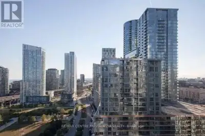 2001 - 8 TELEGRAM MEWS Toronto (Waterfront Communities), Ontario