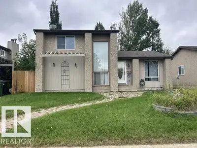 4 level split in Carlisle with 3 bedrooms and 3 bathrooms (1 full & 2 half). Double garage. Great lo...