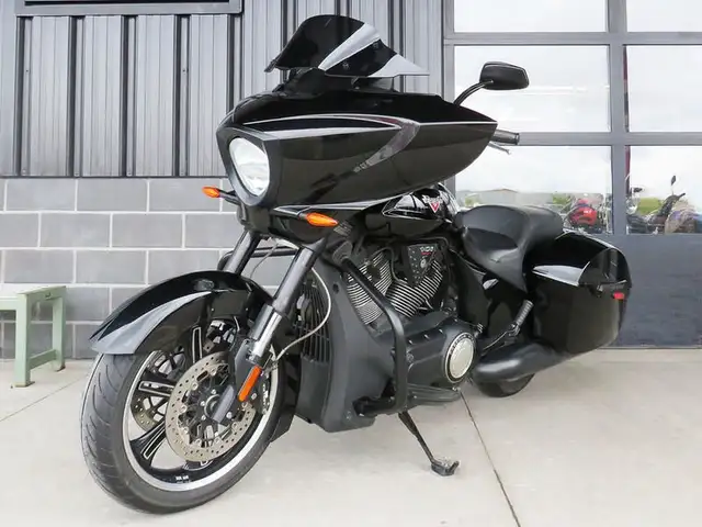 2014 Victory Motorcycles Cross Country 8-Ball Gloss Black in Street, Cruisers & Choppers in Cambridge - Image 3