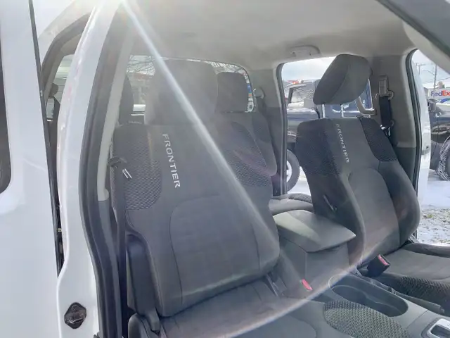 2012 NISSAN FRONTIER CREW 4X4 LOW KMS CERTIFIED in Cars & Trucks in Guelph - Image 21