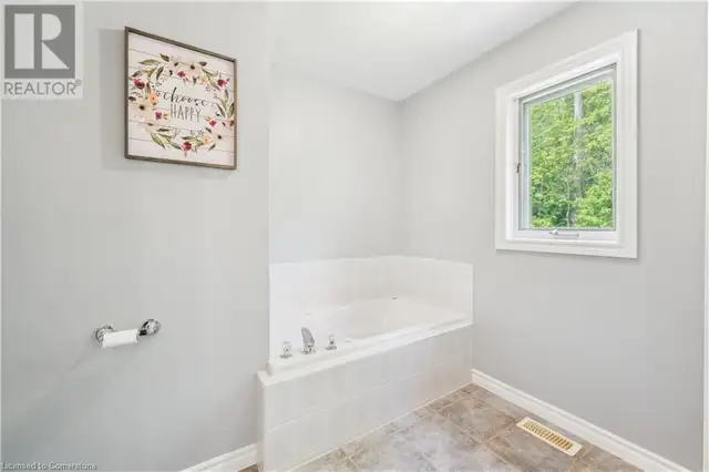 35 DAYMAN Court Kitchener, Ontario in Houses for Sale in Kitchener / Waterloo - Image 28