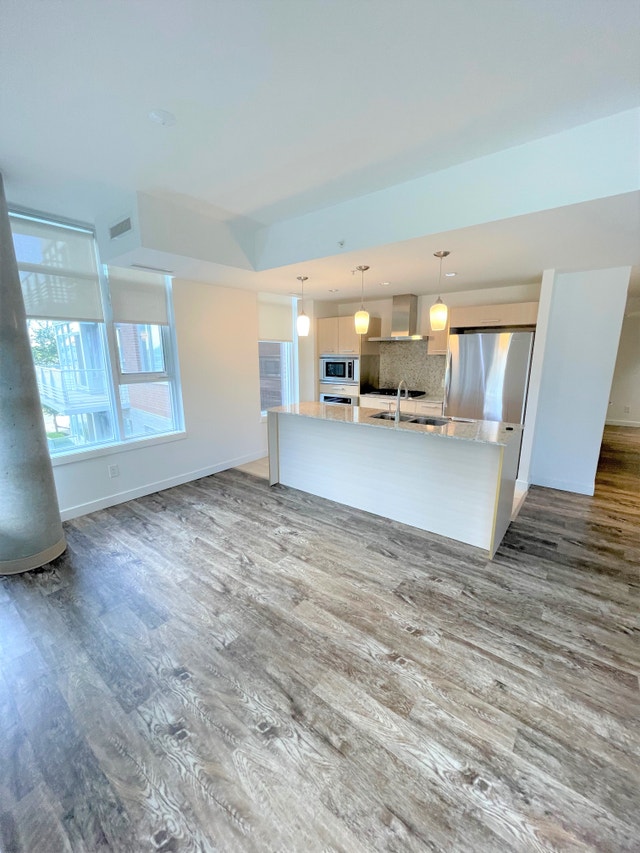 2504 109 ST 1200 SF MASSIVE LUXURY CONDO Long Term Rentals