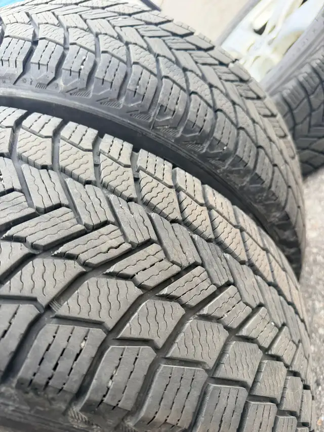 Oem Toyota Rav4 Venza 225/65/17 michelin winter tires 5x114.3 in Tires & Rims in Mississauga / Peel Region - Image 4