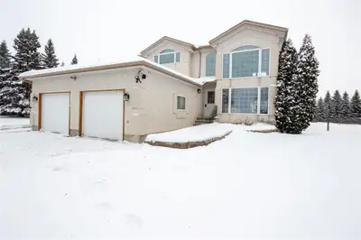 ANW//Forrest/Executive style country home! Just 15 minutes from Brandon! Only 1 1/2 miles off of hig...