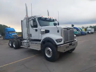 Welcome to Universal Truck & Trailer! Engine: Detroit DD16 Transmission: Eaton Fuller FUL RTLO-20918...
