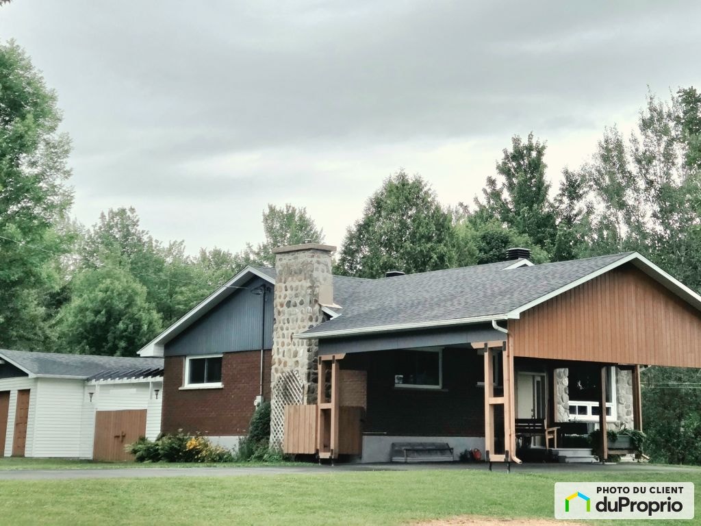 $624,600 - Bungalow for sale in Lac-Brome — photo 1