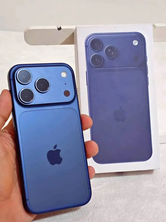 Apple iPhone 17 Pro Max - 256GB - Deep Blue - Like New Unlocked in Cell Phones in London - Image 3