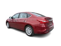 La Sentra 2017 propose un design simple et élégant, avec une silhouette classique de berline 4 porte... (image 9)