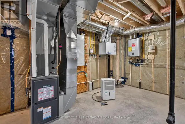 34 POSTMA CRESCENT North Middlesex (Ailsa Craig), Ontario in Houses for Sale in Grand Bend - Image 30