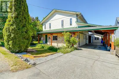 GREAT FAMILY HOME! This 6 bedroom 2 bathroom home has hardwood floors on the main level and with a f...