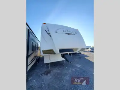 Please Call Us At 613.851.7326 with any questions? Triple Slide Cougar FW by Keystone w/Rear Living...