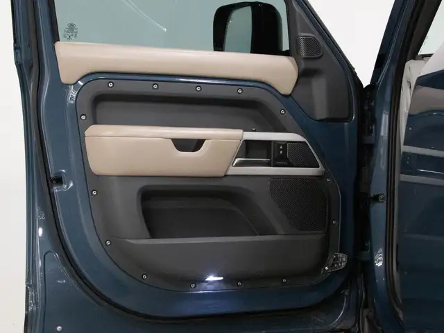 2020 Land Rover Defender P400 | HSE | 110 | MERIDIAN | 20\" WHEE in Cars & Trucks in Mississauga / Peel Region - Image 37